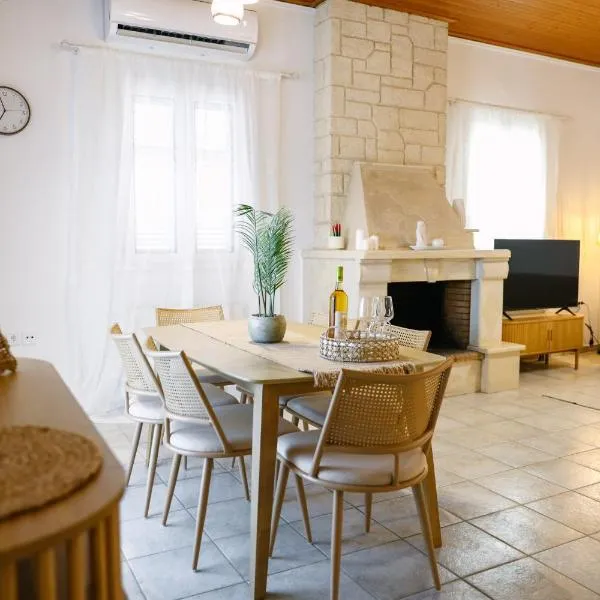 EftychiaHouse，位于皮尔戈斯的酒店