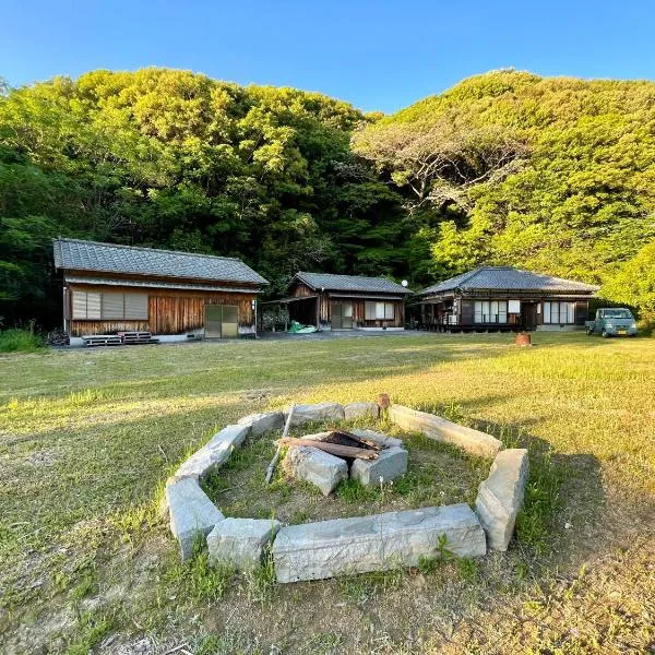 ぽつんとビーチ付きで海水浴して大きな庭で焚き火やバーベキューが楽しめる1日1組貸切宿ウミクマルア，位于Otsuki的酒店