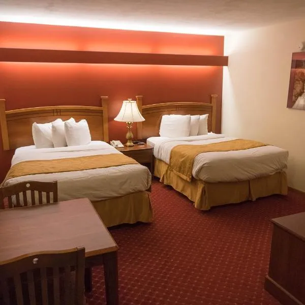 Shepherd Mountain Inn & Suites，位于Pilot Knob的酒店