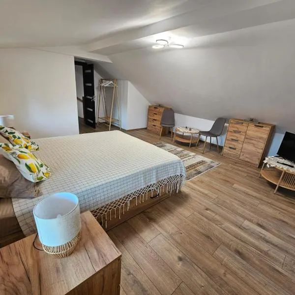 Lemon House，位于Breaza de Jos的酒店