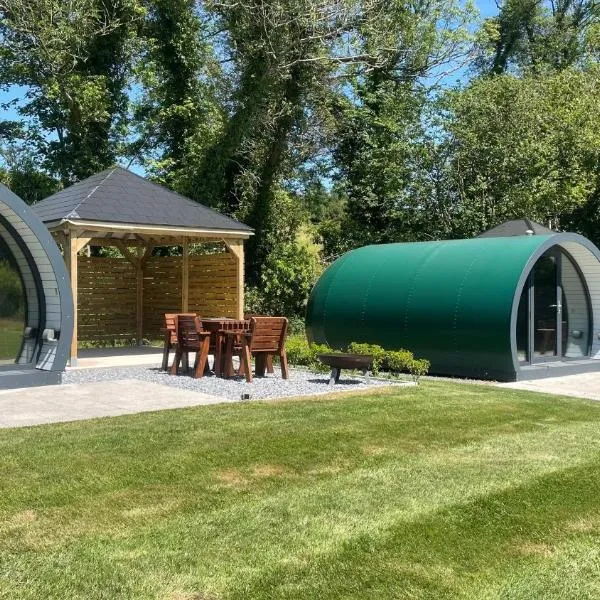 Kinelarty Luxury Glamping Pods Downpatrick，位于唐帕特里克的酒店