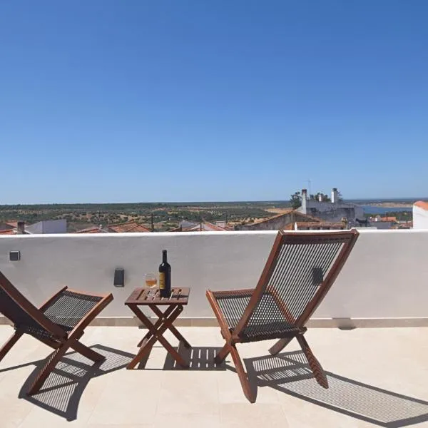 Vista do Alentejo Rooftop at House near the lake，位于托朗的酒店