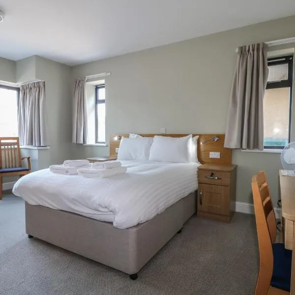 Marine Court Ground-floor Double Bedroom with Wet Room，位于利特尔的酒店