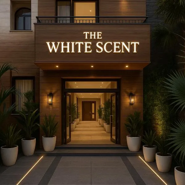 The White Scent-Near Noida Sector 18 Metro，位于诺伊达的酒店