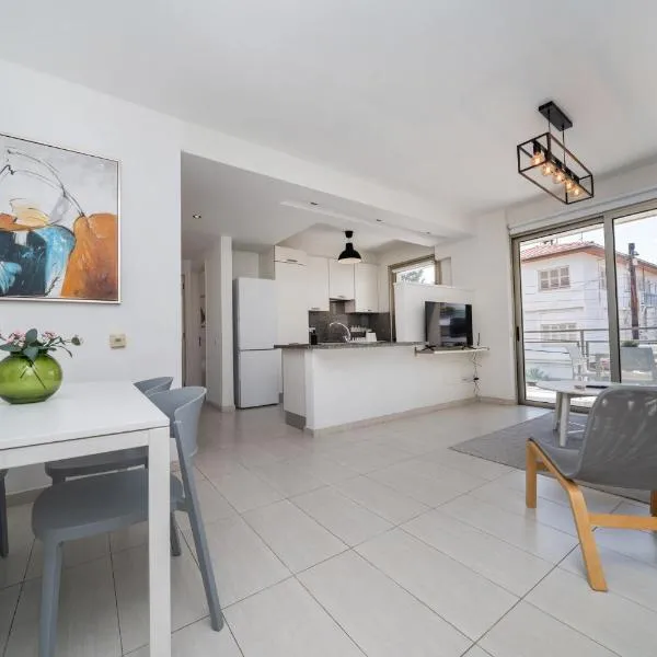 Central Luxurious 2 bedroom flat，位于Strovolos的酒店