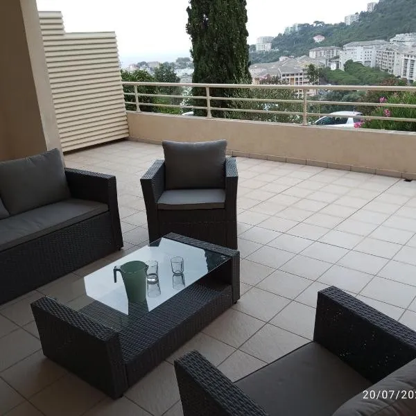 T2 BASTIA vue panoramique mer montagne，位于Cardo的酒店