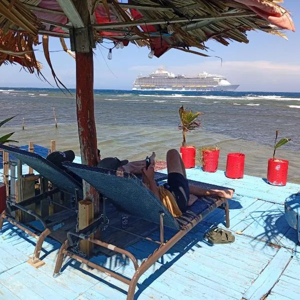 Hotel Victoria s Beach House，位于罗阿坦的酒店