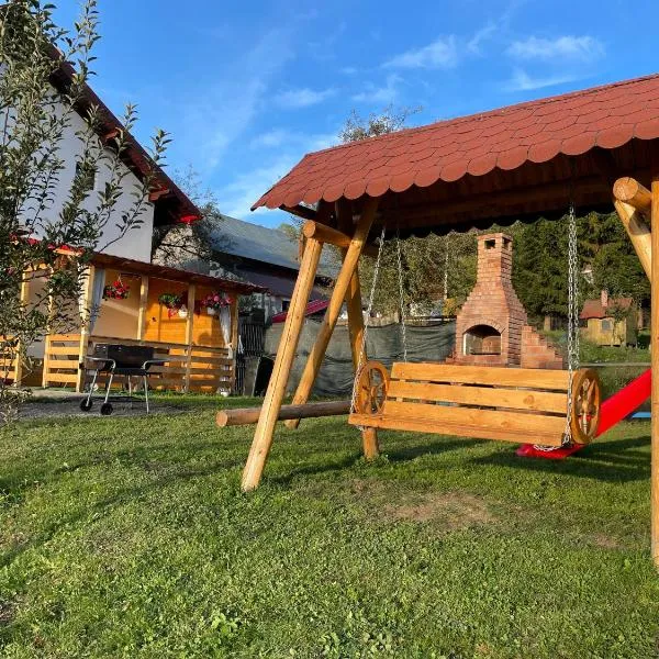 Cozy mountain house，位于Trăisteni的酒店