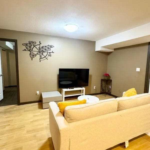 Peaceful House with Backyard，位于兰利的酒店