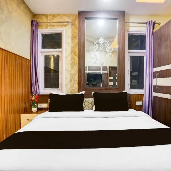 Super Townhouse Brahma Sarovar Formerly Krishna mahal，位于Thānesar的酒店