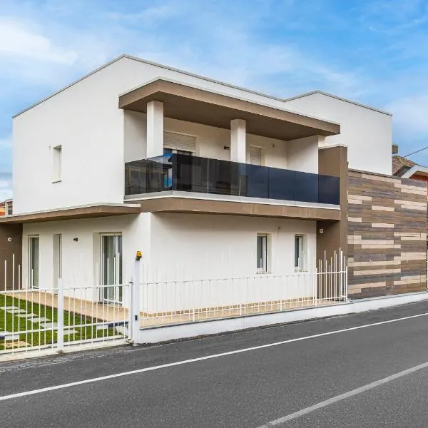 Trilocale nella Domus Nova，位于塞蒂莫托里内塞的酒店