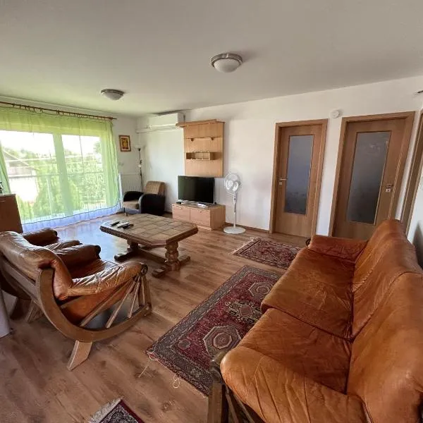 Ágnes Apartman，位于拜赖焦新村的酒店