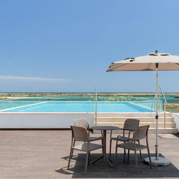 Ocean front Apartment with Pool in Fuseta，位于夫塞塔的酒店