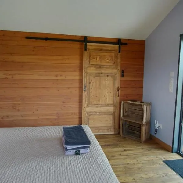 Cabane Wood & Spa，位于Chasselay的酒店