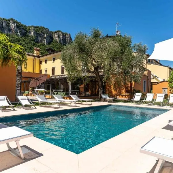 Corte Impero Hotel & Restaurant，位于阿菲的酒店