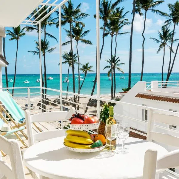 SERENARA VILLAS and SUITES - playa LOS CORALES - wifi, beach club，位于蓬塔卡纳的酒店
