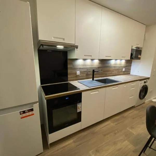Appartement 2 pièces tranquille et calme，位于略桑的酒店