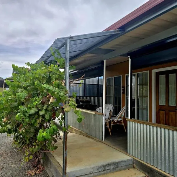 Contemporary Studio Accommodation，位于Farrell Flat的酒店