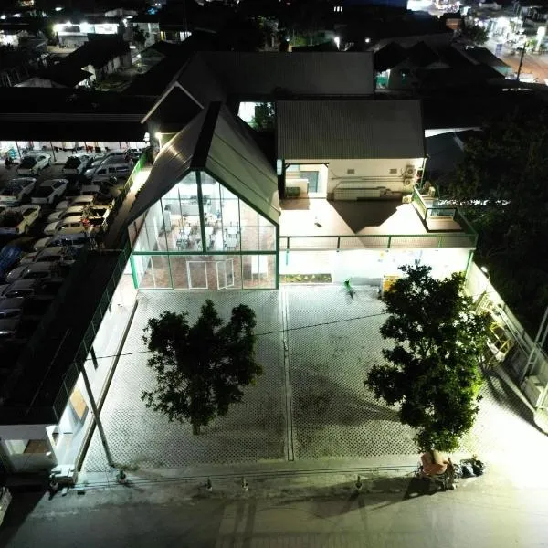 Passifika Sumbawa Guesthouse，位于Maluk的酒店