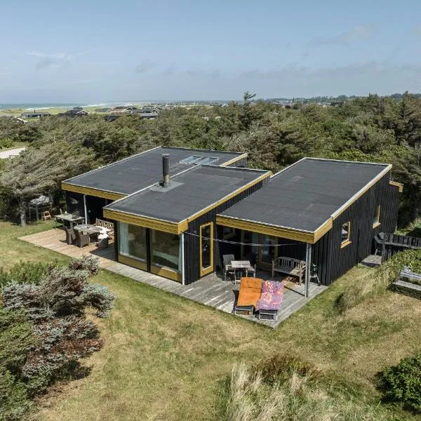 Large bright summerhouse with sea view and close to the ocean，位于伦斯楚普的酒店
