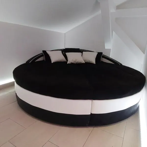 Mansarda Apartman Diva，位于普里耶多尔的酒店