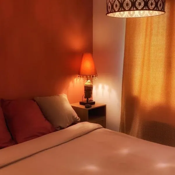 Maison paisible avec jardin - proche du lac de Sanguinet，位于桑吉内的酒店