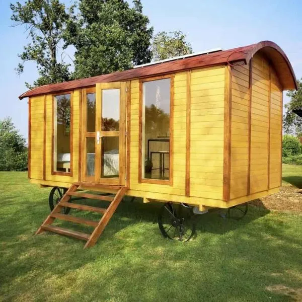 La roulotte de l'étang，位于Chessy-les-Prés的酒店