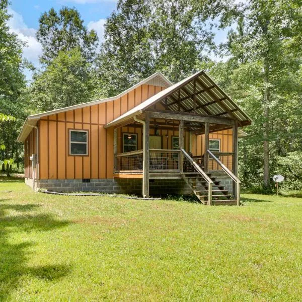 3 Mi to Little River Canyon Scenic Alabama Cabin，位于佩恩堡的酒店