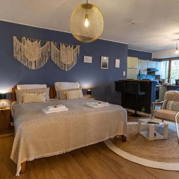 Cozy Souterrain Terrasse Garten Panoramablick，位于莱温的酒店