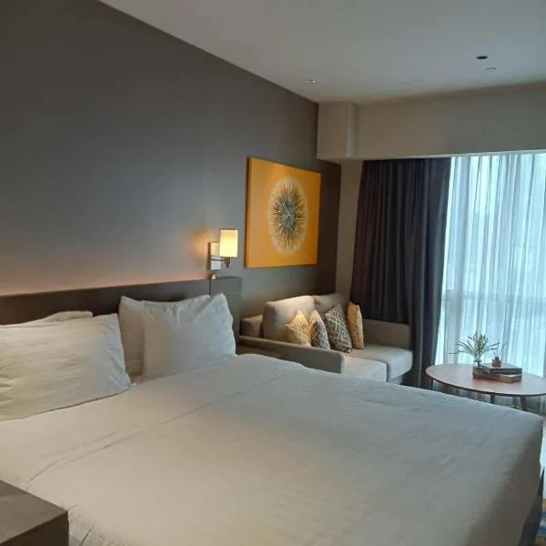 Novotel Residences Hotel Manila by Jolly Luxe Suites，位于马尼拉的酒店