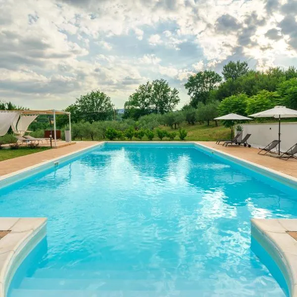 APPARTAMENTI CON PISCINA，位于斯波莱托的酒店