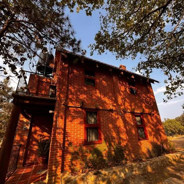 Cabaña en El Zembo, Huasca de Ocampo，位于瓦斯卡坎波的酒店