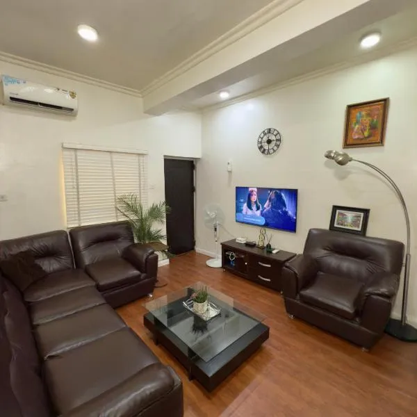 Lauras cozy 2 bedroom apartment，位于拉各斯的酒店