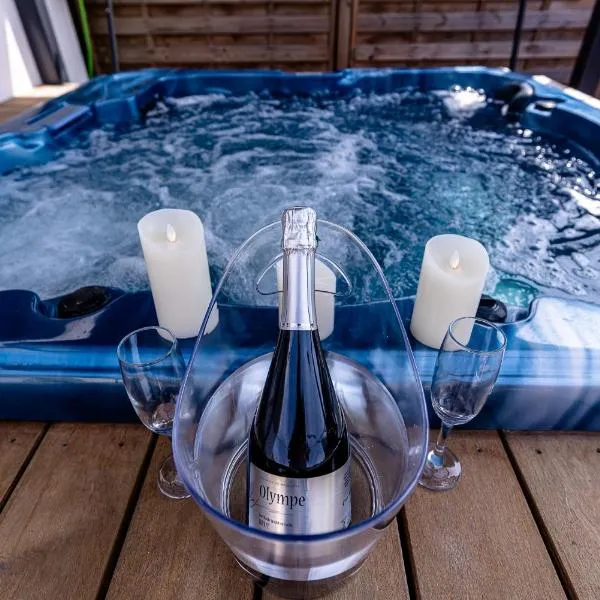 Maison - Spa - Parking - Jardin - 7p，位于韦尔图的酒店