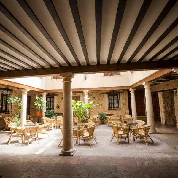 皇家卡索纳贝尔特拉纳哈宾馆，位于贝尔蒙特的酒店