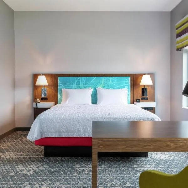 Hampton Inn & Suites Pittsburgh New Stanton PA，位于新斯坦顿的酒店