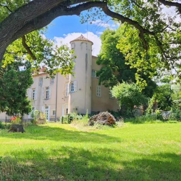 appartement dans un château，位于Les Pradeaux的酒店