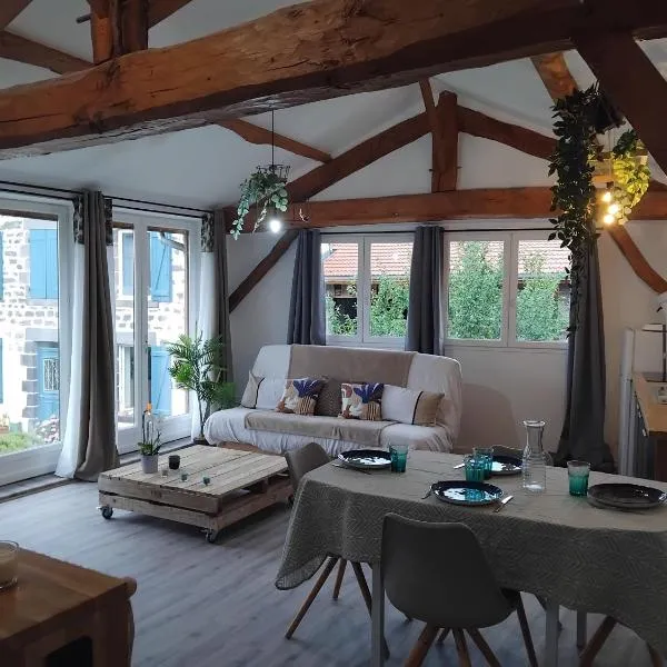 La Cabane aux Hirondelles，位于Entraigues的酒店