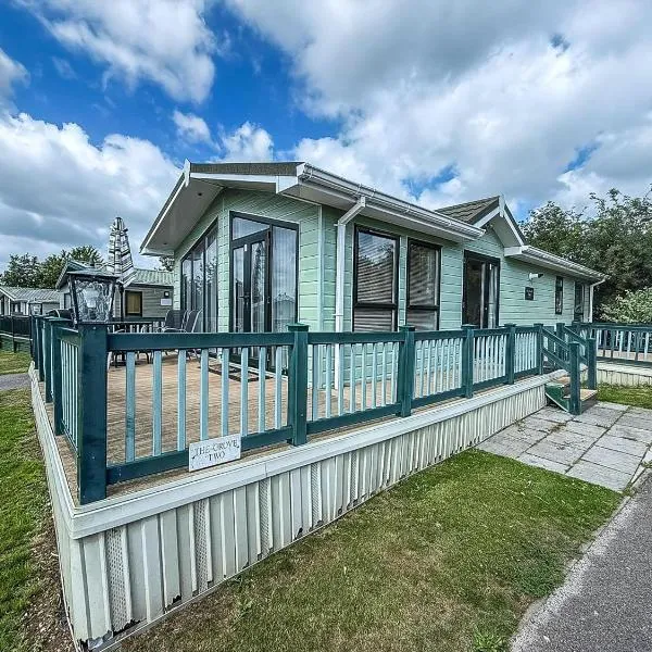 Beautiful 6 Berth Lodge At Cherry Tree Holiday Park Ref 70002Tg，位于大雅茅斯的酒店