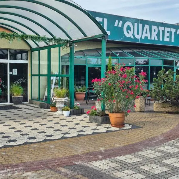Quartet-Quality Restauracja i Noclegi，位于Pniewy的酒店