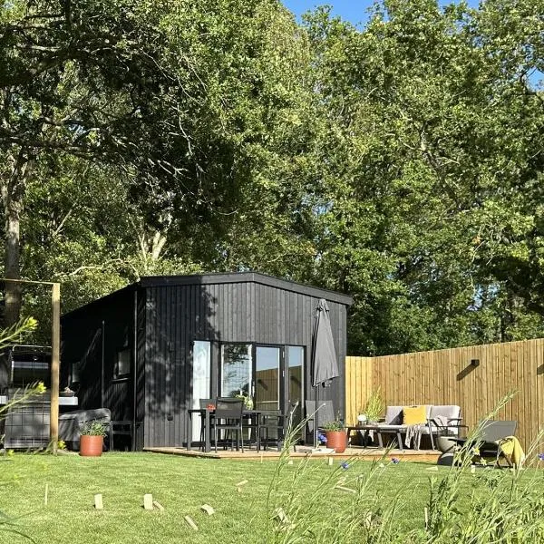 Skrylle Hideaway - cozy tiny house near Lund，位于Dalby的酒店