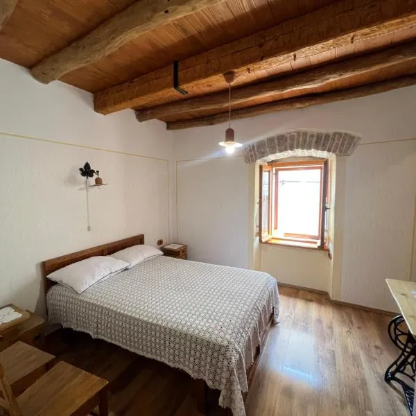 Rooms Poli Luce - Room Jurina，位于Gračišće的酒店