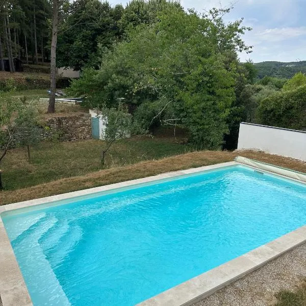 les pins，位于Chambonas的酒店