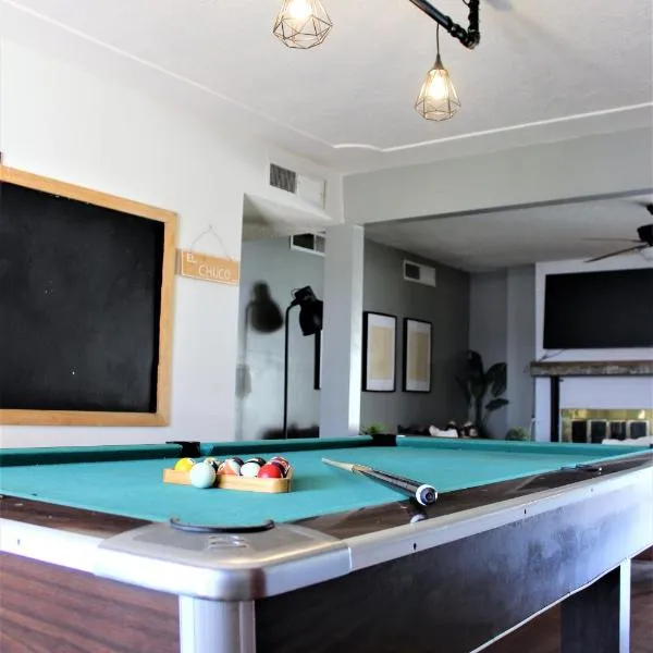 The Sunset Casa Chuco Pool Near Downton，位于埃尔帕索的酒店