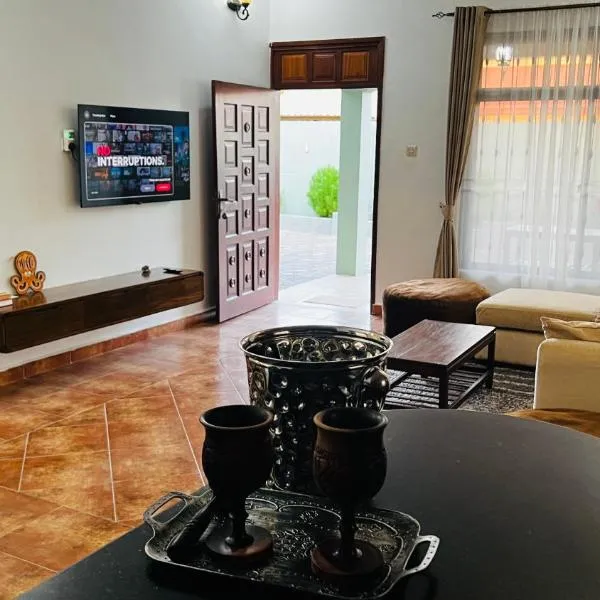 Villa Modern Two Bedroom Vacation home in Mbezi Beach，位于达累斯萨拉姆的酒店