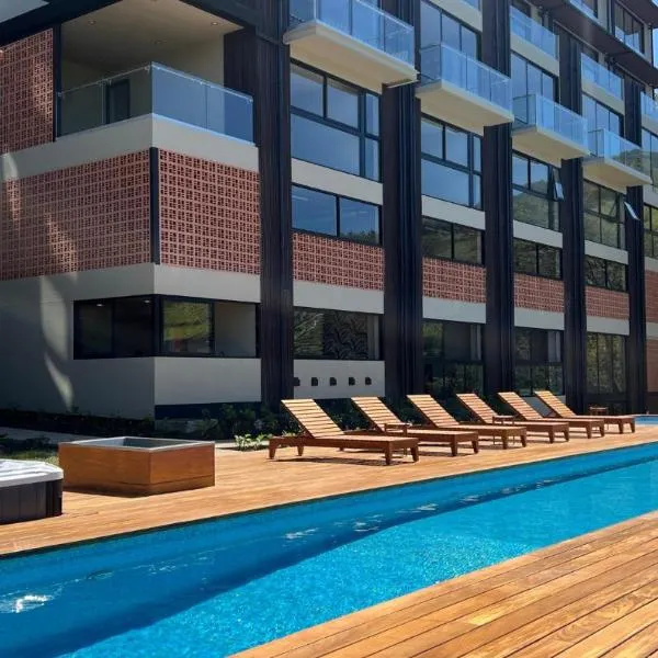 BEE Suites San José - Santa Ana，位于圣安娜的酒店