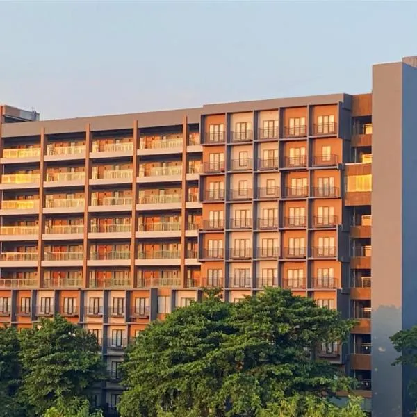 Oak Tree Emerald Hotel & Coventions Semarang，位于三宝垄的酒店