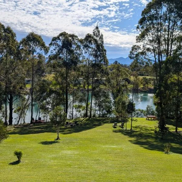 The Glade, peace among the trees on the river，位于尤朗加的酒店