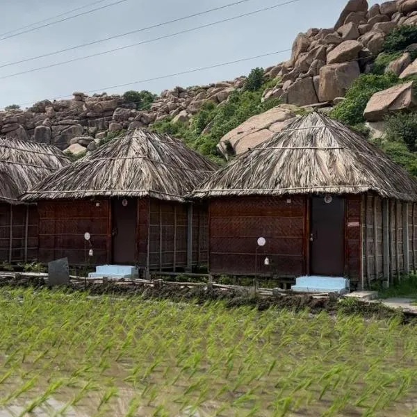 The Gravity Cafe -A Unit Of StayChillHampi，位于New Hampi的酒店
