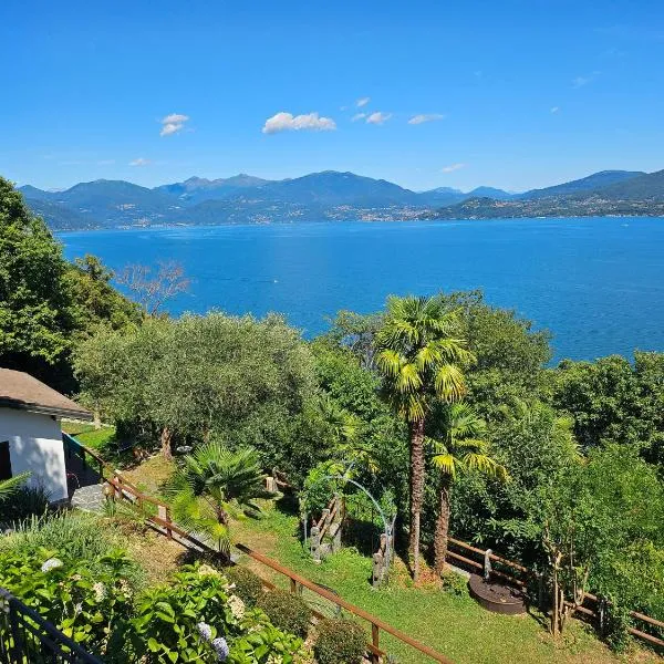 Mid of Nature ' Bella Vista Lago Maggiore charmant mit traumhaften Seeblick, Terrasse und großen Garten，位于吉法的酒店